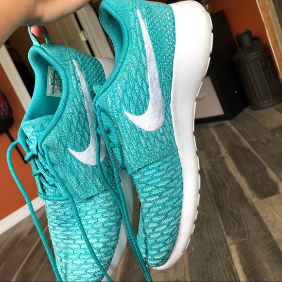 Nike Shoes - Nike turquoise teal flyknit roshe run running shoe